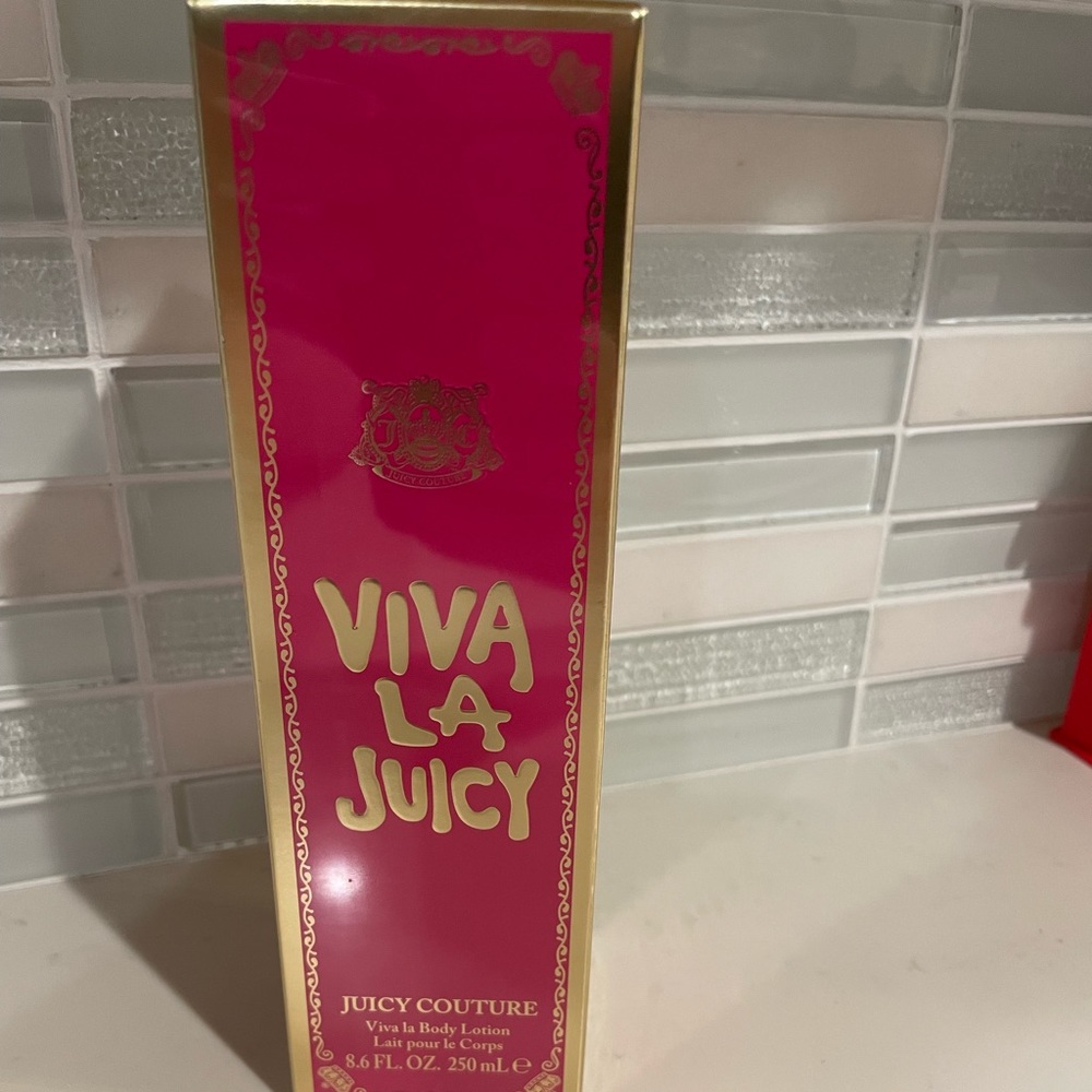 Brand New Sealed “VIVA LA JUICY” Body Lotion 8.6fl 250ml